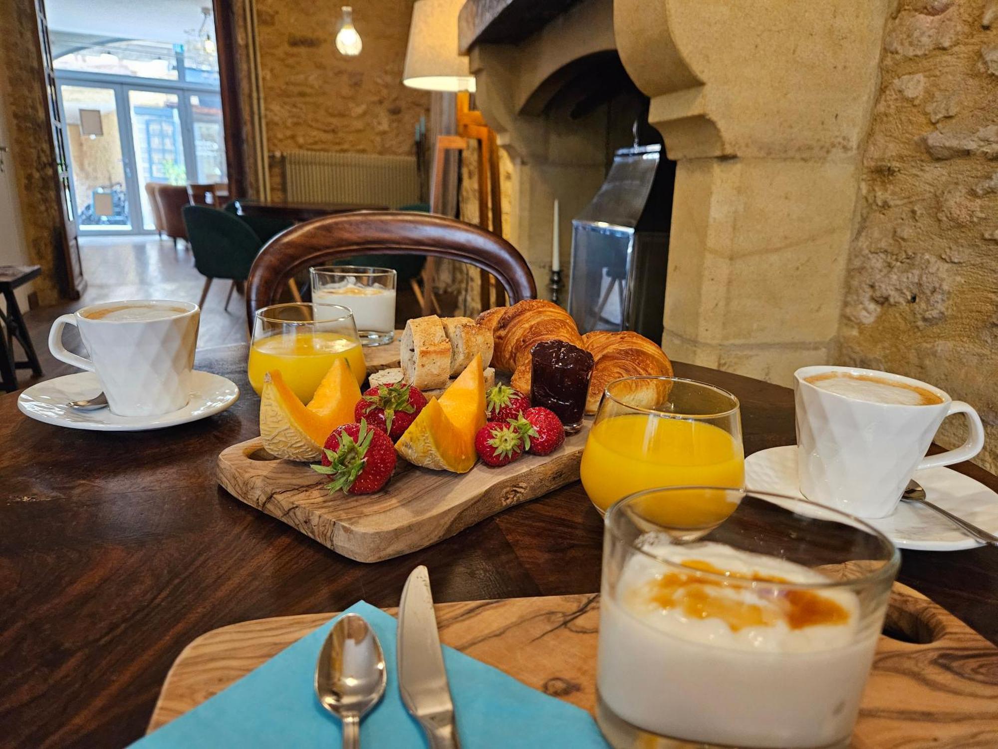 Bed and Breakfast Planches Et Plonk Belvès Esterno foto